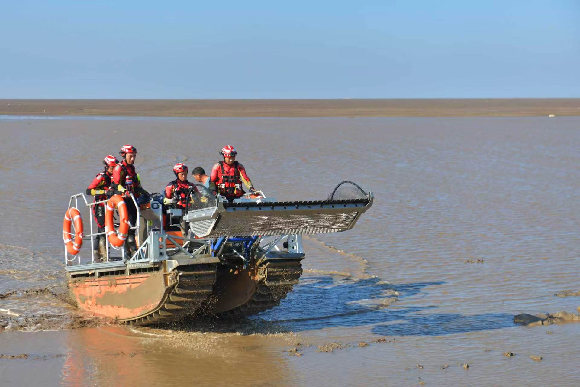 Strengthening Emergency Preparedness for Coastal Safety｜Our Company Participates in 2026 Pudong Mudflat Rescue Drill